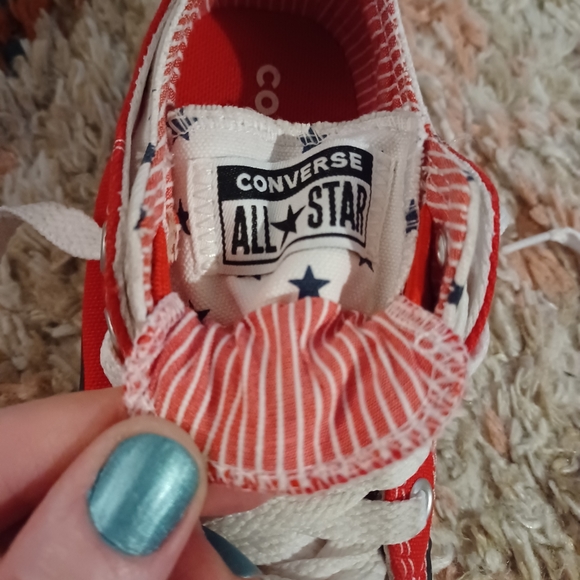 Converse Double Tongue/Canvas • Red & White With Blue Stars • Kids Size 11 - Picture 4 of 11